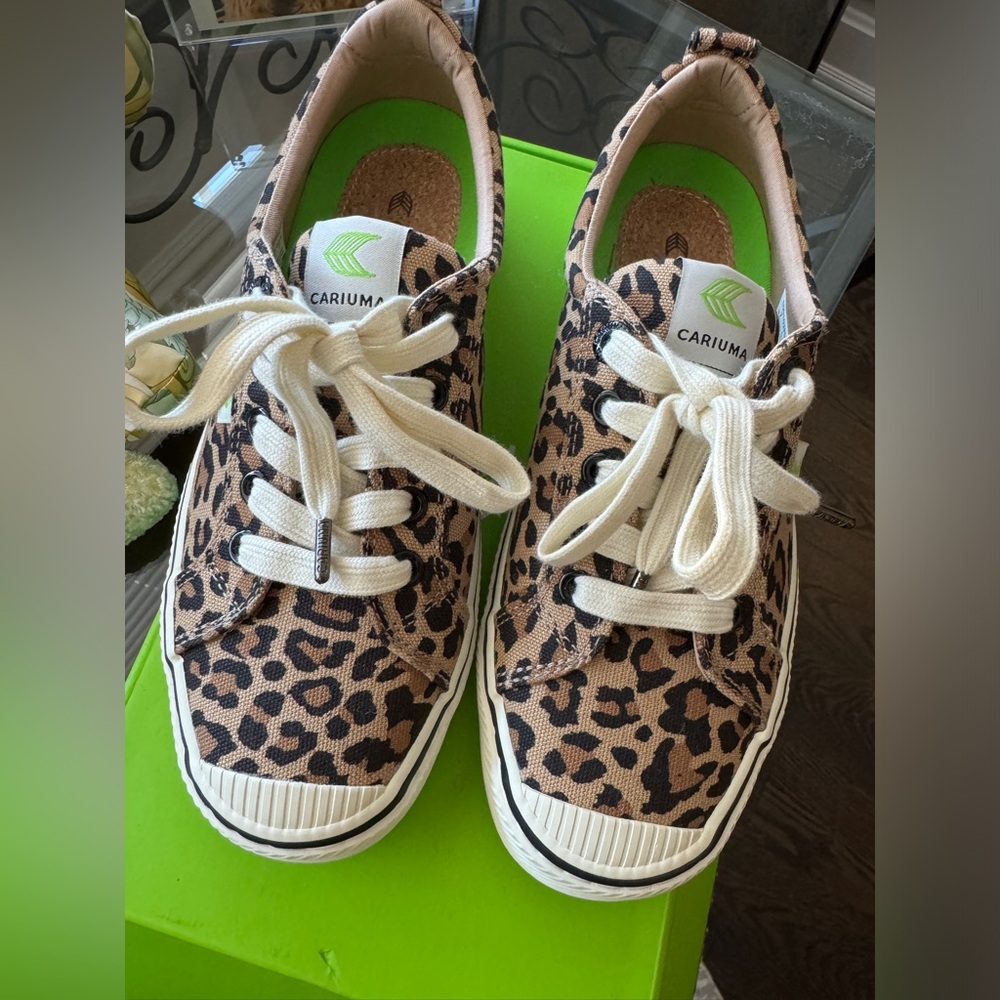 NWT Women's Cariuma OCA Low Stripe Leopard Print Canvas Sneaker 7